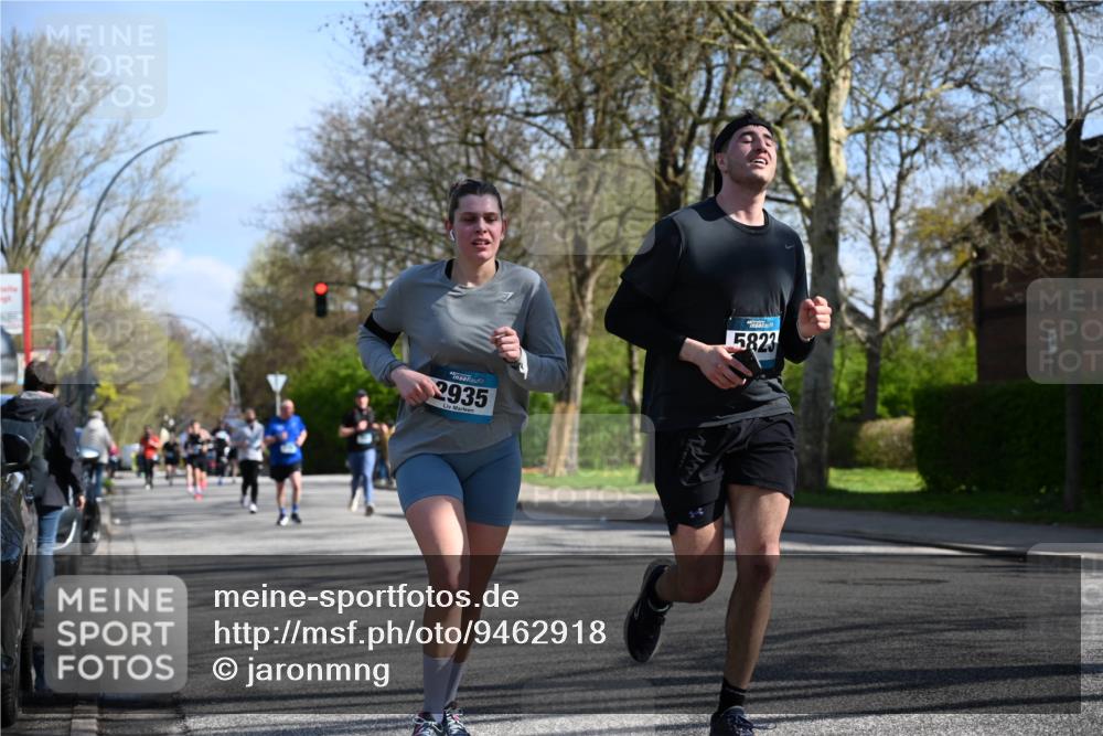 12.04.2026 - 45. Internationalen Wilhelmsburger Insellauf J. Mangold http://msf.ph/oto/9462918 12.04.2026 10:51:00 Ziel 3039, 3550, 4659, 2935, 5823, 2762, 5618, 4756, 2506, 3996, 5608, 2598, 3049, 4263, 5769, 3572, 4503 meine-sportfotos.de