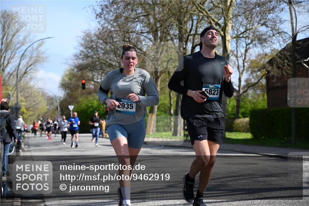 12.04.2026 - 45. Internationalen Wilhelmsburger Insellauf J. Mangold http://msf.ph/oto/9462919 12.04.2026 10:51:00 Ziel 3039, 3550, 4659, 2935, 5823, 2762, 5618, 4756, 2506, 3996, 5608, 2598, 3049, 4263, 5769, 3572, 4503 meine-sportfotos.de