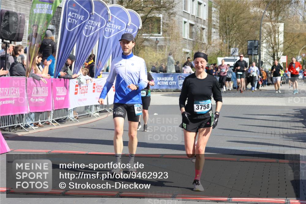 12.04.2026 - 45. Internationalen Wilhelmsburger Insellauf Strokosch-Dieckow http://msf.ph/oto/9462923 12.04.2026 11:11:54 Ziel 3758, 4252, 4744 meine-sportfotos.de