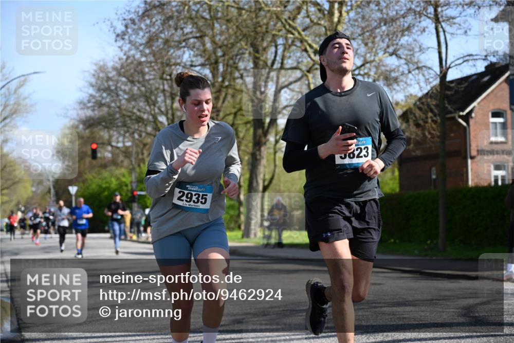 12.04.2026 - 45. Internationalen Wilhelmsburger Insellauf J. Mangold http://msf.ph/oto/9462924 12.04.2026 10:51:01 Ziel 3039, 3550, 4659, 2935, 5823, 2762, 5618, 4756, 2506, 3996, 3996, 5608, 2598, 3049, 4263, 5769, 3572, 3572, 4503 meine-sportfotos.de
