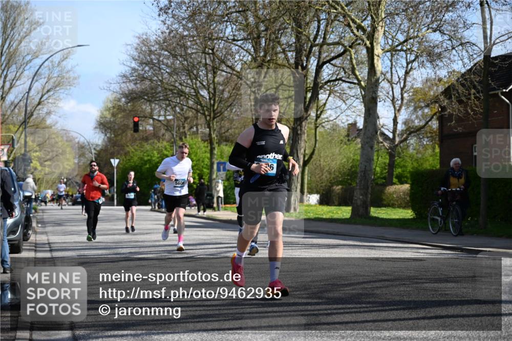 12.04.2026 - 45. Internationalen Wilhelmsburger Insellauf J. Mangold http://msf.ph/oto/9462935 12.04.2026 10:51:12 Ziel 2935, 5823, 2762, 5618, 4756, 2506, 3996, 5608, 2598, 3049, 4263, 5769, 3572, 4503, 3183, 3567, 2729, 5553, 2837, 4541, 2432 meine-sportfotos.de