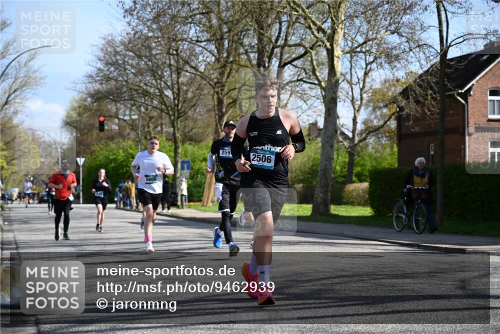12.04.2026 - 45. Internationalen Wilhelmsburger Insellauf J. Mangold http://msf.ph/oto/9462939 12.04.2026 10:51:12 Ziel 2935, 5823, 2762, 5618, 4756, 2506, 3996, 5608, 2598, 3049, 4263, 5769, 3572, 4503, 3183, 3567, 2729, 5553, 2837, 4541, 2432 meine-sportfotos.de