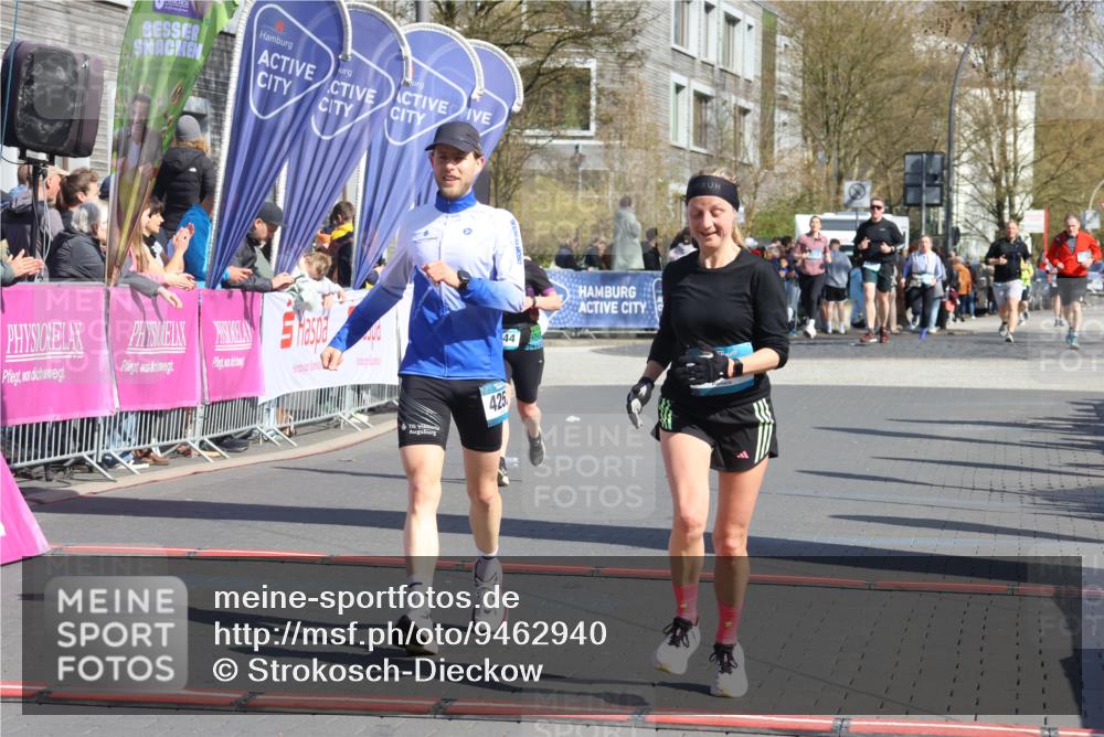 12.04.2026 - 45. Internationalen Wilhelmsburger Insellauf Strokosch-Dieckow http://msf.ph/oto/9462940 12.04.2026 11:11:54 Ziel 3758, 4252, 4744 meine-sportfotos.de