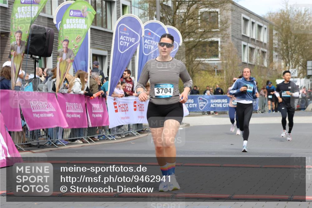 12.04.2026 - 45. Internationalen Wilhelmsburger Insellauf Strokosch-Dieckow http://msf.ph/oto/9462941 12.04.2026 13:17:09 Ziel 3704, 3846 meine-sportfotos.de
