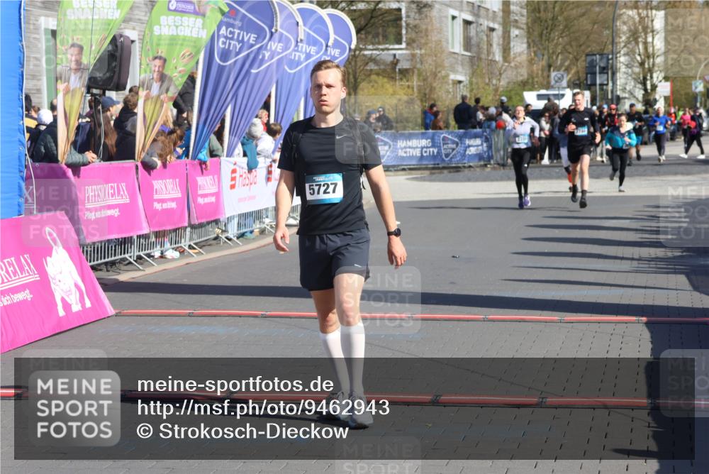12.04.2026 - 45. Internationalen Wilhelmsburger Insellauf Strokosch-Dieckow http://msf.ph/oto/9462943 12.04.2026 10:53:11 Ziel 5727 meine-sportfotos.de