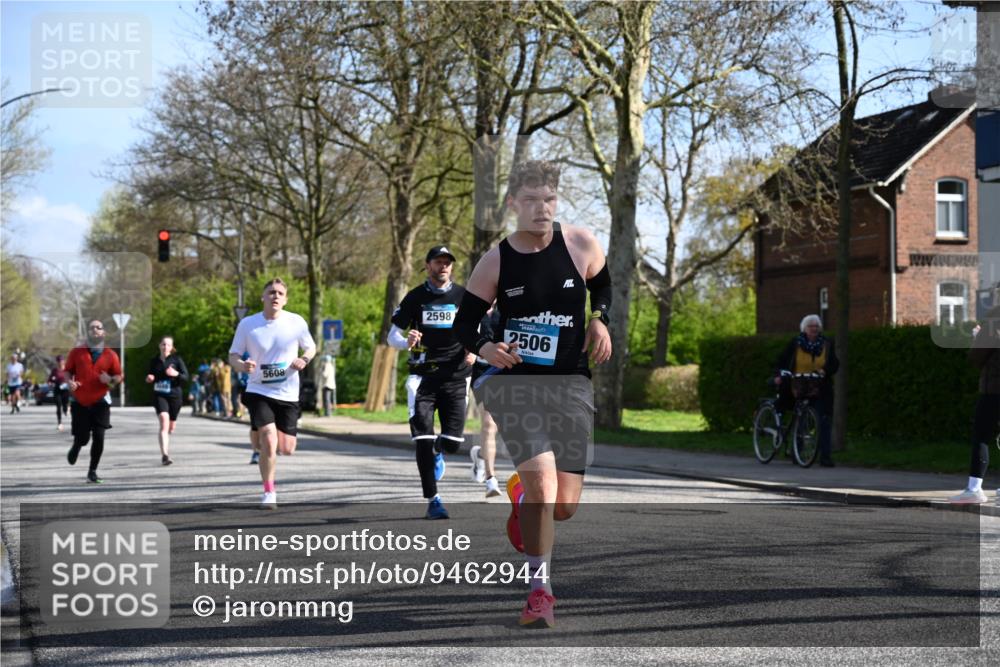 12.04.2026 - 45. Internationalen Wilhelmsburger Insellauf J. Mangold http://msf.ph/oto/9462944 12.04.2026 10:51:12 Ziel 2935, 5823, 2762, 5618, 4756, 2506, 3996, 5608, 2598, 3049, 4263, 5769, 3572, 4503, 3183, 3567, 2729, 5553, 2837, 4541, 2432 meine-sportfotos.de