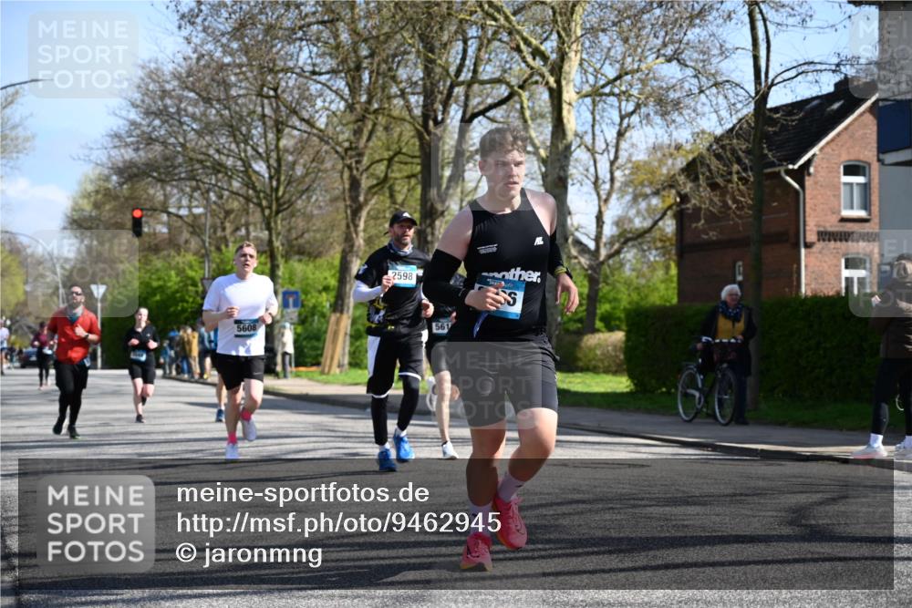 12.04.2026 - 45. Internationalen Wilhelmsburger Insellauf J. Mangold http://msf.ph/oto/9462945 12.04.2026 10:51:12 Ziel 2935, 5823, 2762, 5618, 4756, 2506, 3996, 5608, 2598, 3049, 4263, 5769, 3572, 4503, 3183, 3567, 2729, 5553, 2837, 4541, 2432 meine-sportfotos.de
