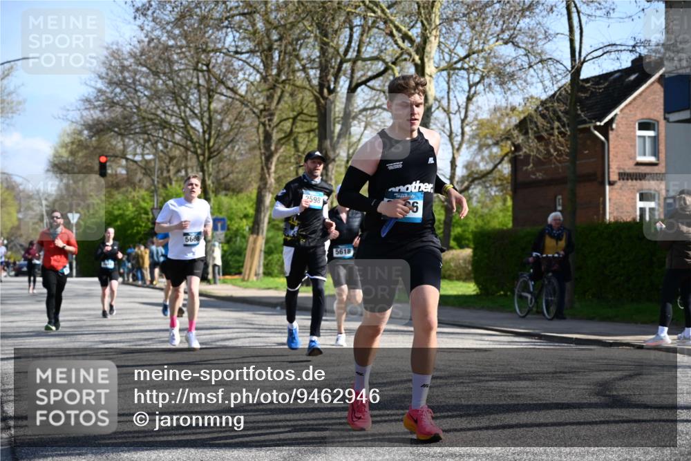 12.04.2026 - 45. Internationalen Wilhelmsburger Insellauf J. Mangold http://msf.ph/oto/9462946 12.04.2026 10:51:13 Ziel 2935, 5823, 2762, 5618, 4756, 2506, 3996, 5608, 2598, 3049, 4263, 5769, 3572, 3572, 4503, 3183, 3567, 2729, 5553, 2837, 4541, 2432 meine-sportfotos.de