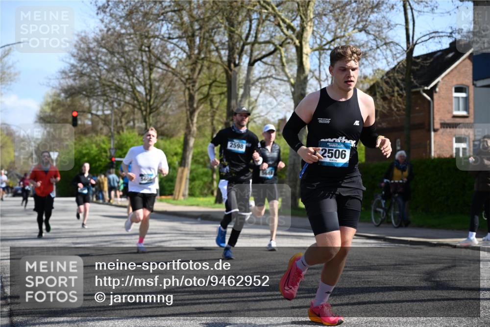 12.04.2026 - 45. Internationalen Wilhelmsburger Insellauf J. Mangold http://msf.ph/oto/9462952 12.04.2026 10:51:13 Ziel 2935, 5823, 2762, 5618, 4756, 2506, 3996, 5608, 2598, 3049, 4263, 5769, 3572, 3572, 4503, 3183, 3567, 2729, 5553, 2837, 4541, 2432 meine-sportfotos.de