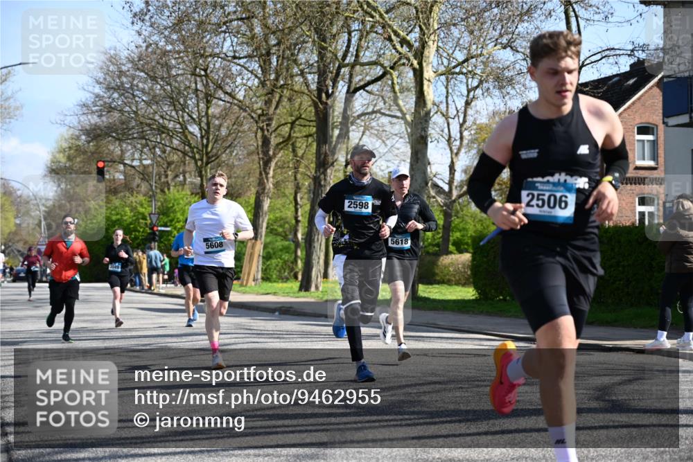 12.04.2026 - 45. Internationalen Wilhelmsburger Insellauf J. Mangold http://msf.ph/oto/9462955 12.04.2026 10:51:13 Ziel 2935, 5823, 2762, 5618, 4756, 2506, 3996, 5608, 2598, 3049, 4263, 5769, 3572, 3572, 4503, 3183, 3567, 2729, 5553, 2837, 4541, 2432 meine-sportfotos.de