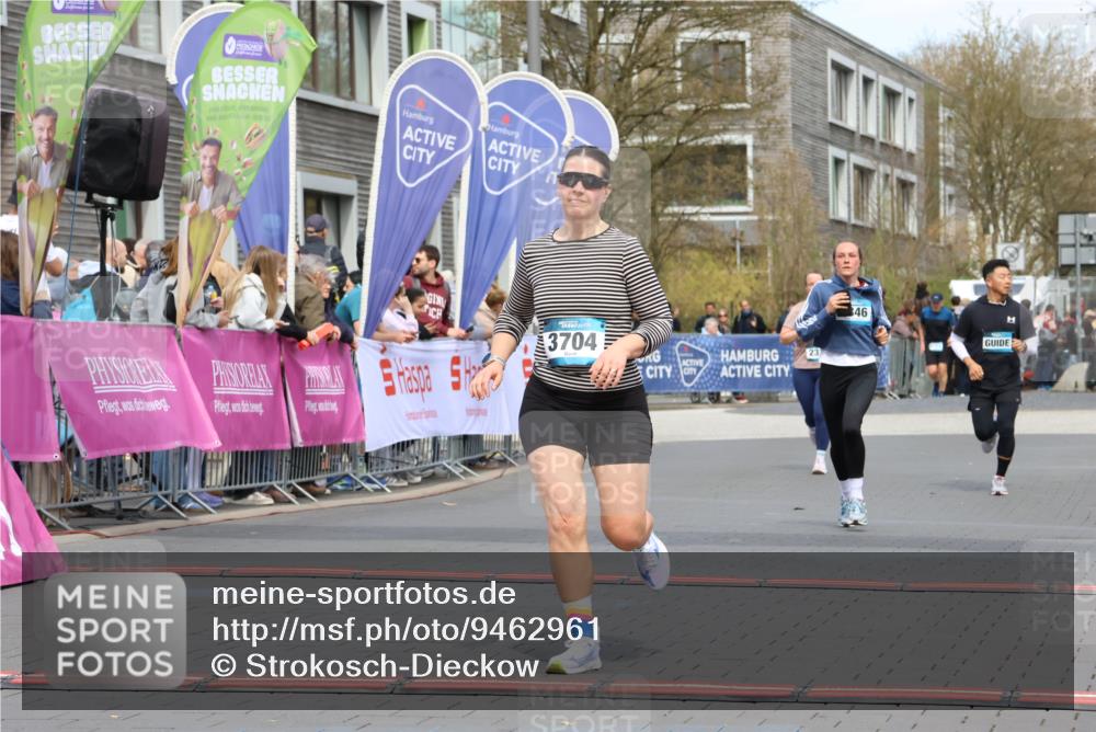 12.04.2026 - 45. Internationalen Wilhelmsburger Insellauf Strokosch-Dieckow http://msf.ph/oto/9462961 12.04.2026 13:17:09 Ziel 3704, 3846 meine-sportfotos.de