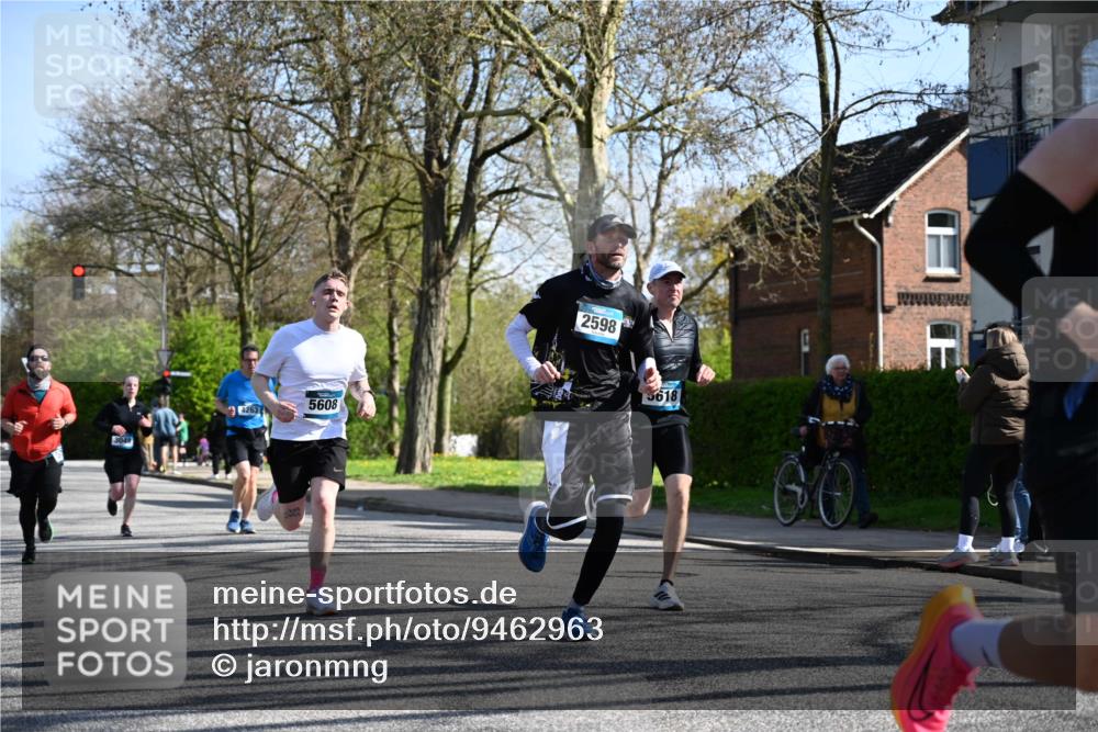 12.04.2026 - 45. Internationalen Wilhelmsburger Insellauf J. Mangold http://msf.ph/oto/9462963 12.04.2026 10:51:13 Ziel 2935, 5823, 2762, 5618, 4756, 2506, 3996, 5608, 2598, 3049, 4263, 5769, 3572, 3572, 4503, 3183, 3567, 2729, 5553, 2837, 4541, 2432 meine-sportfotos.de