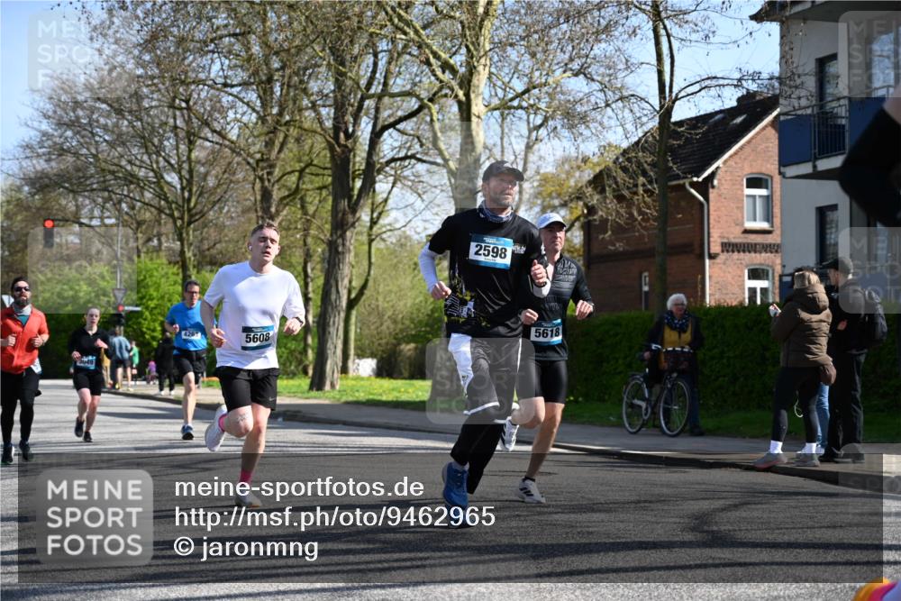 12.04.2026 - 45. Internationalen Wilhelmsburger Insellauf J. Mangold http://msf.ph/oto/9462965 12.04.2026 10:51:14 Ziel 2762, 5618, 4756, 2506, 3996, 5608, 2598, 3049, 4263, 5769, 3572, 4503, 3183, 3567, 2729, 5553, 2837, 4541, 2432 meine-sportfotos.de