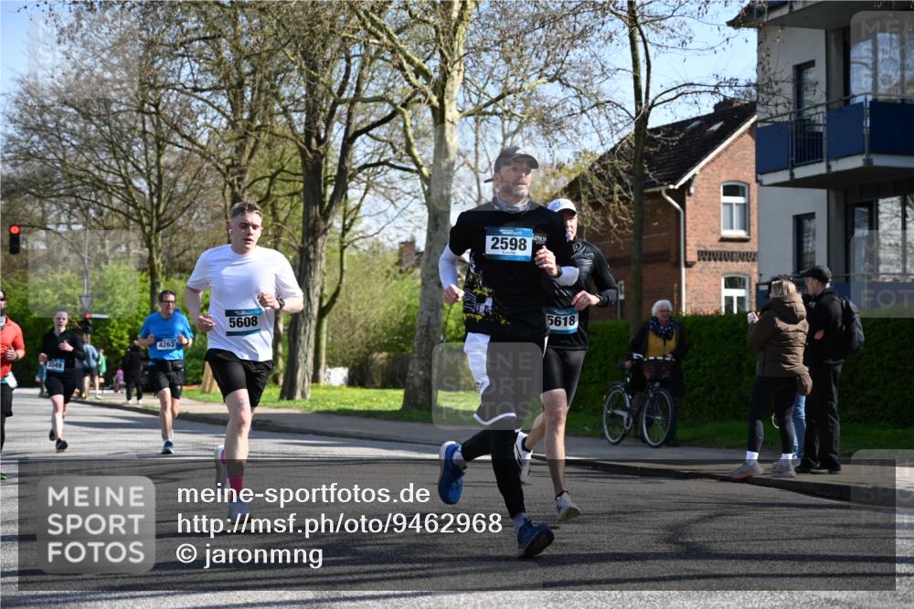 12.04.2026 - 45. Internationalen Wilhelmsburger Insellauf J. Mangold http://msf.ph/oto/9462968 12.04.2026 10:51:14 Ziel 2762, 5618, 4756, 2506, 3996, 5608, 2598, 3049, 4263, 5769, 3572, 4503, 3183, 3567, 2729, 5553, 2837, 4541, 2432 meine-sportfotos.de
