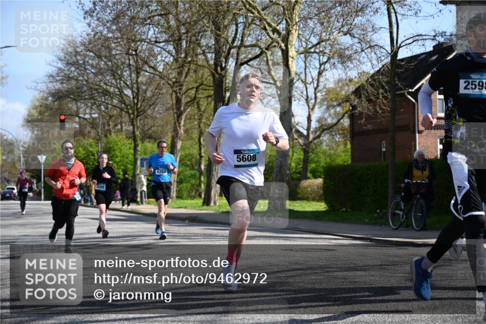 12.04.2026 - 45. Internationalen Wilhelmsburger Insellauf J. Mangold http://msf.ph/oto/9462972 12.04.2026 10:51:14 Ziel 2762, 5618, 4756, 2506, 3996, 5608, 2598, 3049, 4263, 5769, 3572, 4503, 3183, 3567, 2729, 5553, 2837, 4541, 2432 meine-sportfotos.de