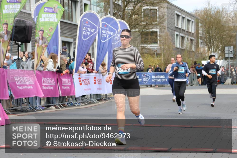 12.04.2026 - 45. Internationalen Wilhelmsburger Insellauf Strokosch-Dieckow http://msf.ph/oto/9462973 12.04.2026 13:17:09 Ziel 3704, 3846 meine-sportfotos.de