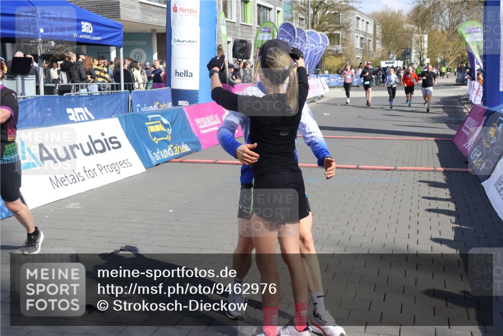 12.04.2026 - 45. Internationalen Wilhelmsburger Insellauf Strokosch-Dieckow http://msf.ph/oto/9462976 12.04.2026 11:12:00 Ziel 4744, 4430, 2644 meine-sportfotos.de
