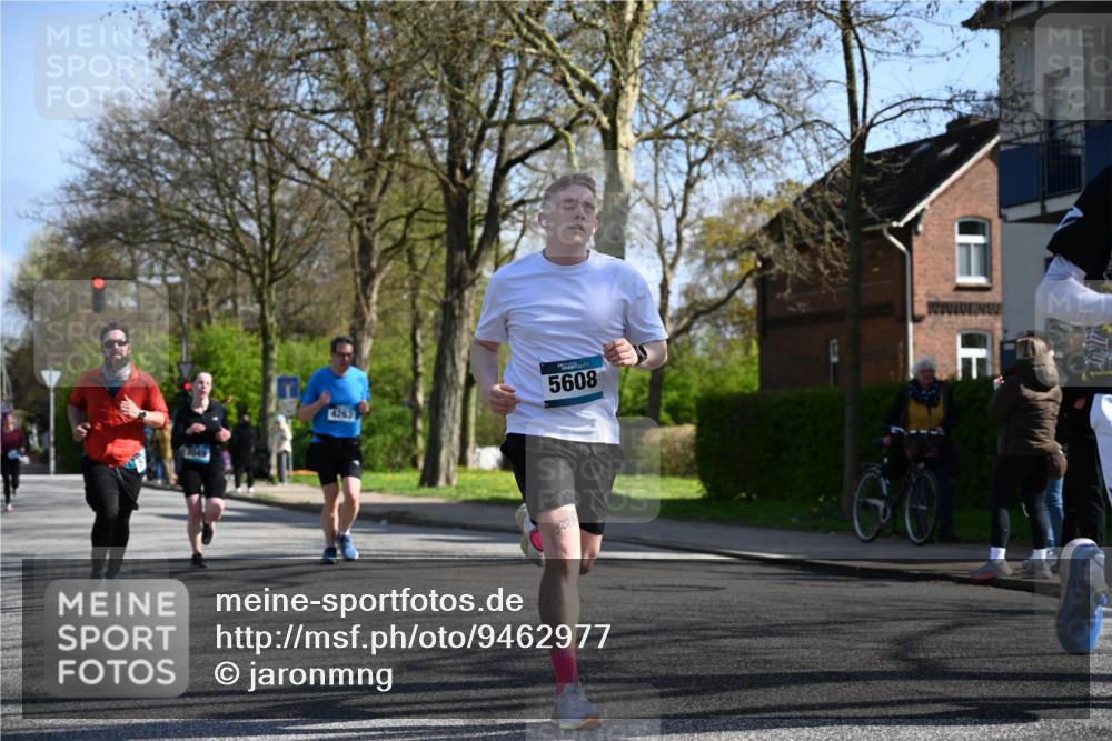 12.04.2026 - 45. Internationalen Wilhelmsburger Insellauf J. Mangold http://msf.ph/oto/9462977 12.04.2026 10:51:15 Ziel 2762, 5618, 4756, 2506, 3996, 5608, 2598, 3049, 4263, 5769, 3572, 4503, 3183, 3567, 2729, 5553, 2837, 4541, 2432 meine-sportfotos.de