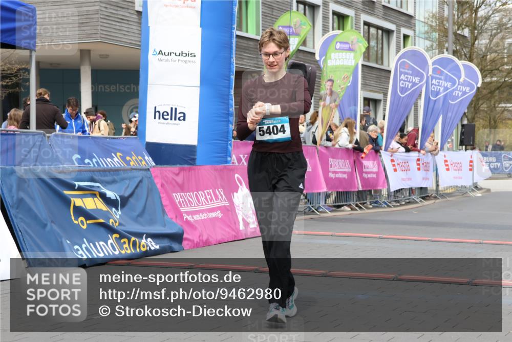 12.04.2026 - 45. Internationalen Wilhelmsburger Insellauf Strokosch-Dieckow http://msf.ph/oto/9462980 12.04.2026 13:17:06 Ziel 5404, 3704 meine-sportfotos.de