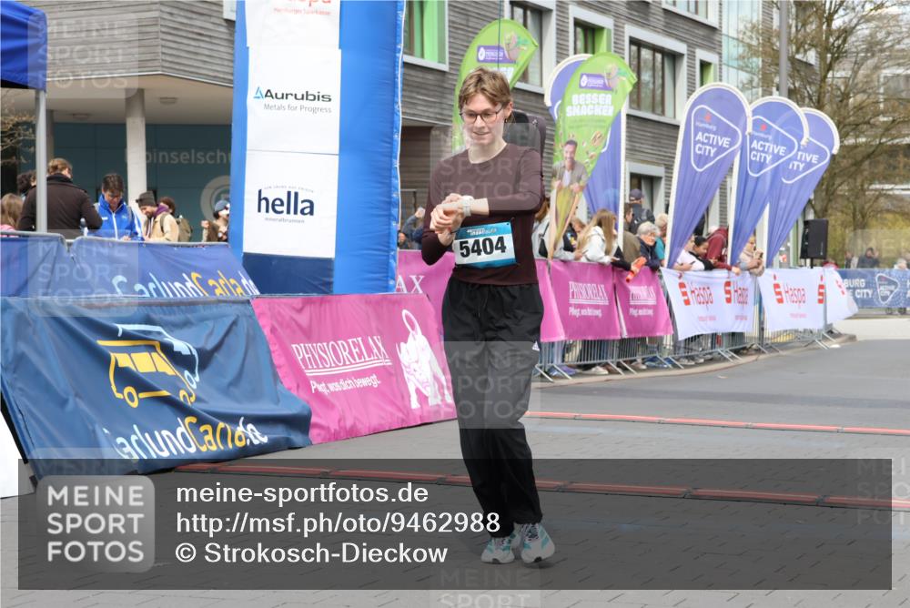 12.04.2026 - 45. Internationalen Wilhelmsburger Insellauf Strokosch-Dieckow http://msf.ph/oto/9462988 12.04.2026 13:17:06 Ziel 5404, 3704 meine-sportfotos.de