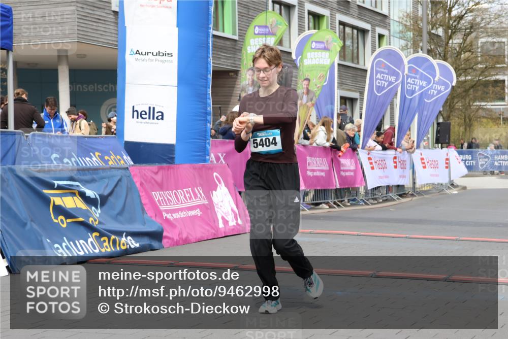 12.04.2026 - 45. Internationalen Wilhelmsburger Insellauf Strokosch-Dieckow http://msf.ph/oto/9462998 12.04.2026 13:17:06 Ziel 5404, 3704 meine-sportfotos.de