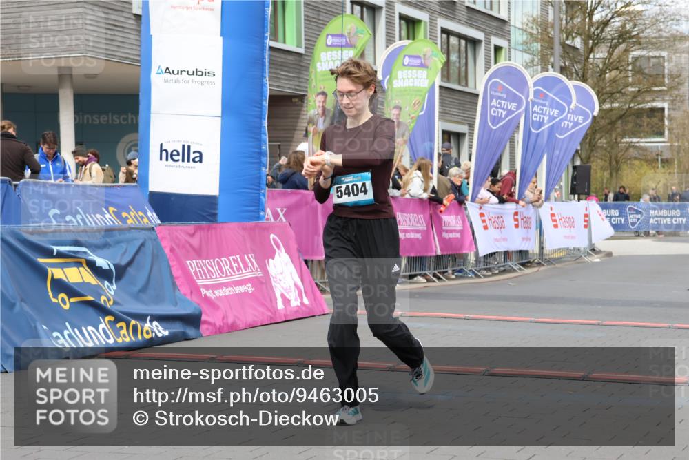 12.04.2026 - 45. Internationalen Wilhelmsburger Insellauf Strokosch-Dieckow http://msf.ph/oto/9463005 12.04.2026 13:17:06 Ziel 5404, 3704 meine-sportfotos.de