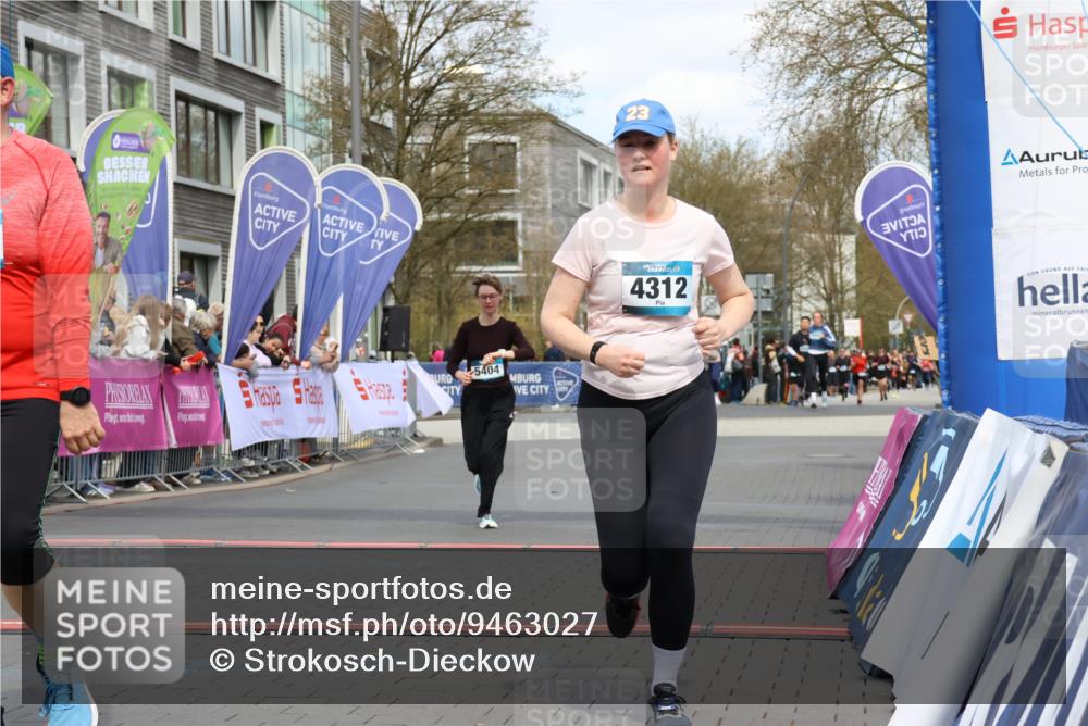 12.04.2026 - 45. Internationalen Wilhelmsburger Insellauf Strokosch-Dieckow http://msf.ph/oto/9463027 12.04.2026 13:17:03 Ziel 3656, 4312, 5404 meine-sportfotos.de