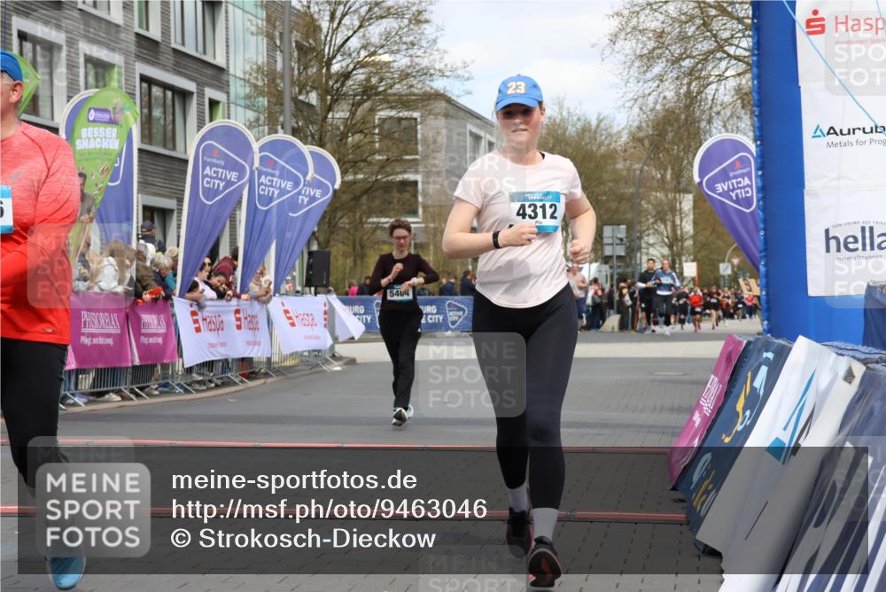 12.04.2026 - 45. Internationalen Wilhelmsburger Insellauf Strokosch-Dieckow http://msf.ph/oto/9463046 12.04.2026 13:17:02 Ziel 3656, 4312, 5404 meine-sportfotos.de