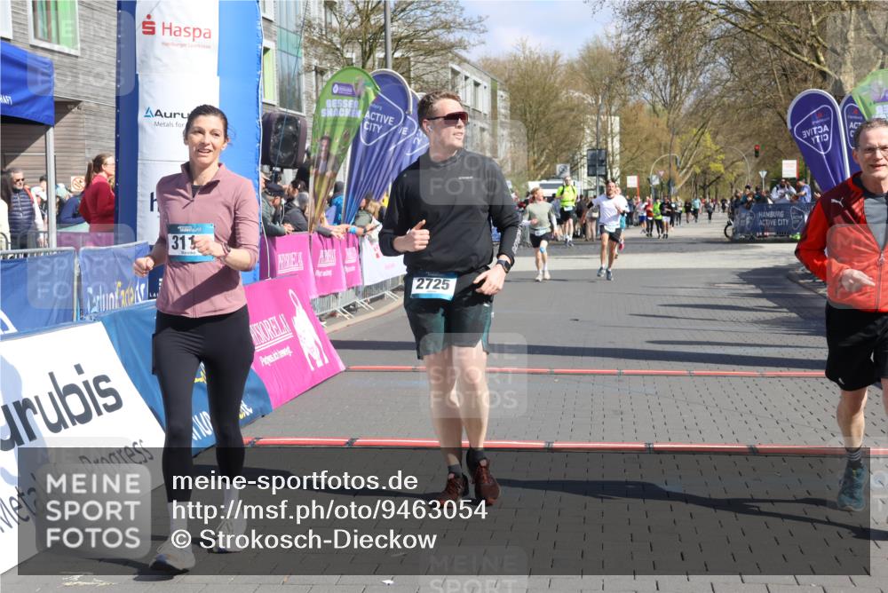 12.04.2026 - 45. Internationalen Wilhelmsburger Insellauf Strokosch-Dieckow http://msf.ph/oto/9463054 12.04.2026 11:12:08 Ziel 4430, 2644, 3112, 2725, 2770 meine-sportfotos.de