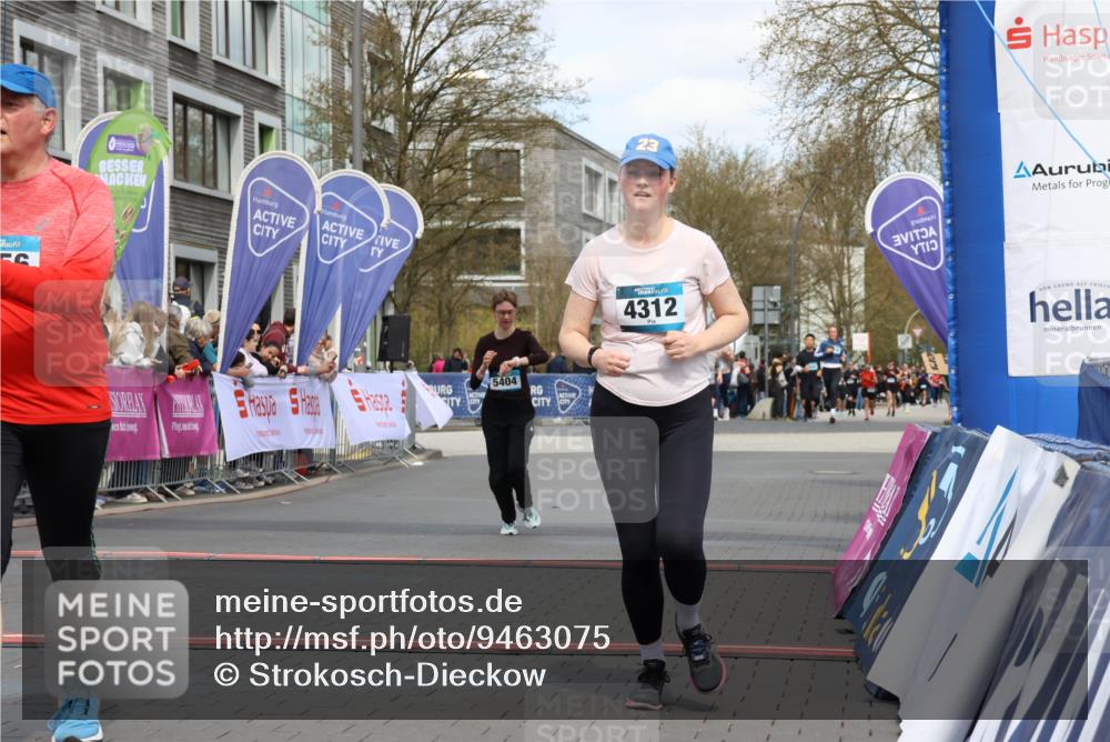 12.04.2026 - 45. Internationalen Wilhelmsburger Insellauf Strokosch-Dieckow http://msf.ph/oto/9463075 12.04.2026 13:17:02 Ziel 3656, 4312, 5404 meine-sportfotos.de