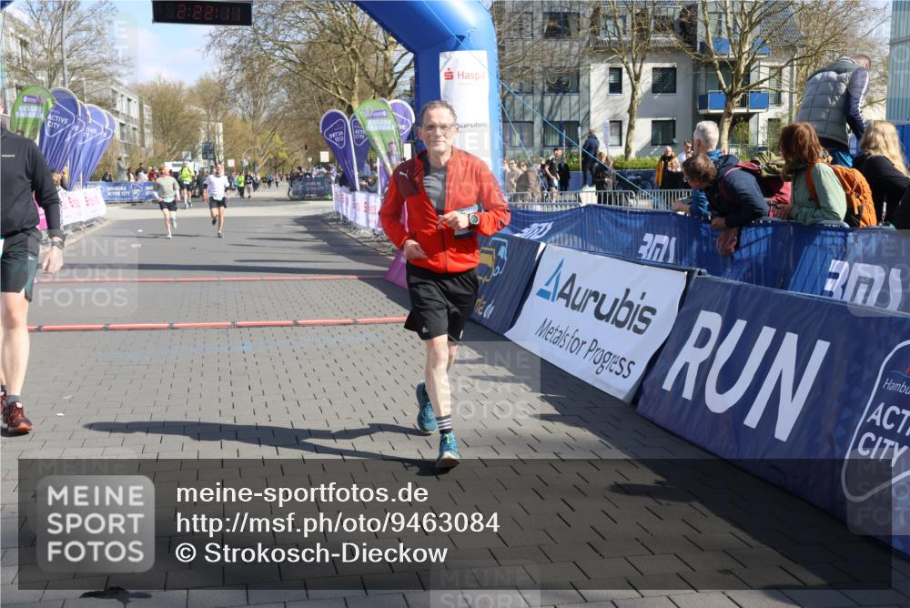 12.04.2026 - 45. Internationalen Wilhelmsburger Insellauf Strokosch-Dieckow http://msf.ph/oto/9463084 12.04.2026 11:12:09 Ziel 3112, 2725, 2770, 3029, 3028 meine-sportfotos.de