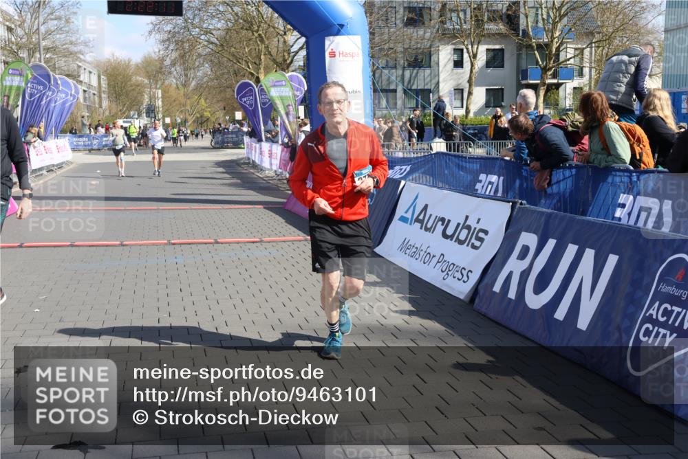 12.04.2026 - 45. Internationalen Wilhelmsburger Insellauf Strokosch-Dieckow http://msf.ph/oto/9463101 12.04.2026 11:12:09 Ziel 3112, 2725, 2770, 3029, 3028 meine-sportfotos.de