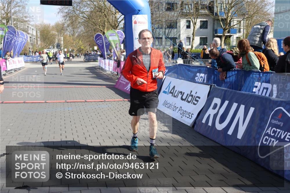 12.04.2026 - 45. Internationalen Wilhelmsburger Insellauf Strokosch-Dieckow http://msf.ph/oto/9463121 12.04.2026 11:12:10 Ziel 3112, 2725, 2770, 3029, 3028 meine-sportfotos.de