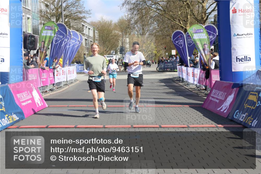 12.04.2026 - 45. Internationalen Wilhelmsburger Insellauf Strokosch-Dieckow http://msf.ph/oto/9463151 12.04.2026 11:12:13 Ziel 3029, 3028, 3751 meine-sportfotos.de