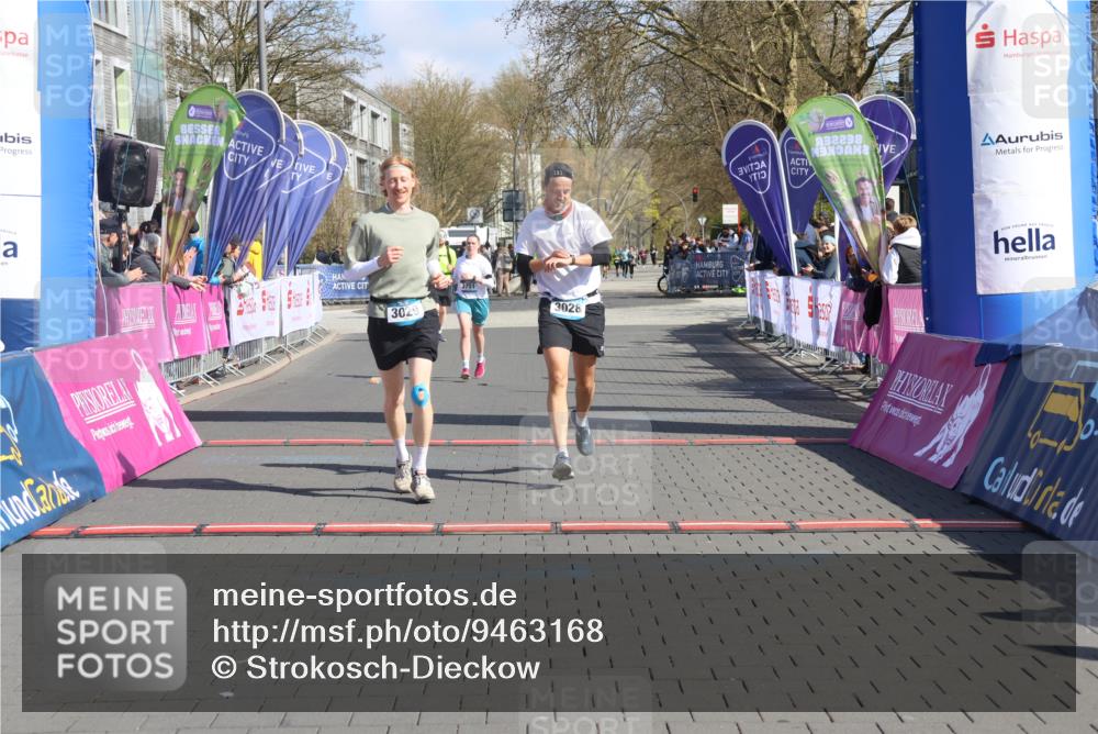 12.04.2026 - 45. Internationalen Wilhelmsburger Insellauf Strokosch-Dieckow http://msf.ph/oto/9463168 12.04.2026 11:12:13 Ziel 3029, 3028, 3751 meine-sportfotos.de