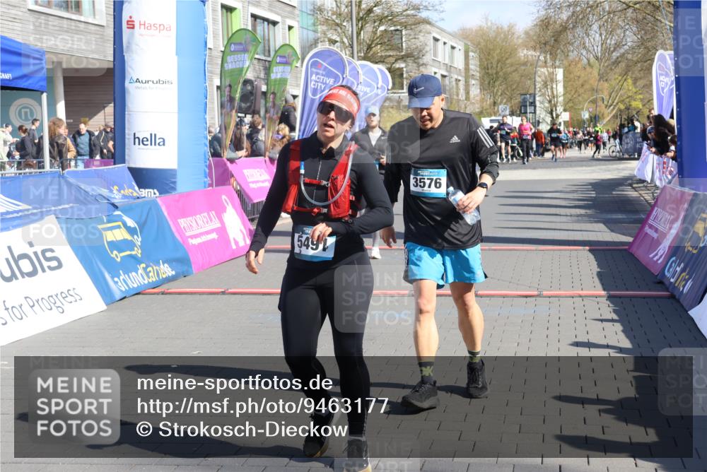 12.04.2026 - 45. Internationalen Wilhelmsburger Insellauf Strokosch-Dieckow http://msf.ph/oto/9463177 12.04.2026 10:53:25 Ziel 5491, 3576, 4457, 2978, 2004 meine-sportfotos.de