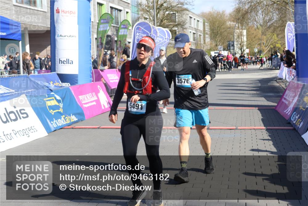 12.04.2026 - 45. Internationalen Wilhelmsburger Insellauf Strokosch-Dieckow http://msf.ph/oto/9463182 12.04.2026 10:53:25 Ziel 5491, 3576, 4457, 2978, 2004 meine-sportfotos.de