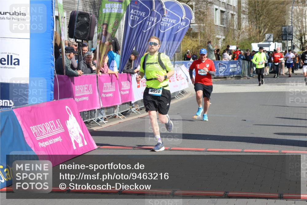 12.04.2026 - 45. Internationalen Wilhelmsburger Insellauf Strokosch-Dieckow http://msf.ph/oto/9463216 12.04.2026 11:12:19 Ziel 3751, 4920, 3046 meine-sportfotos.de