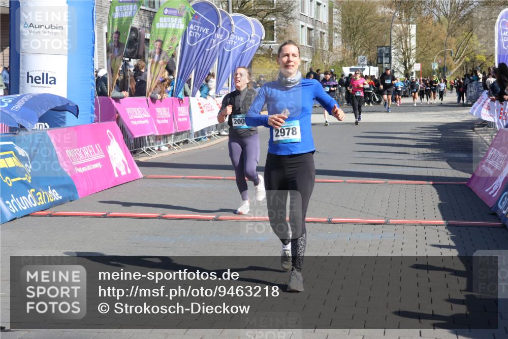 12.04.2026 - 45. Internationalen Wilhelmsburger Insellauf Strokosch-Dieckow http://msf.ph/oto/9463218 12.04.2026 10:53:28 Ziel 4457, 2978, 2004 meine-sportfotos.de