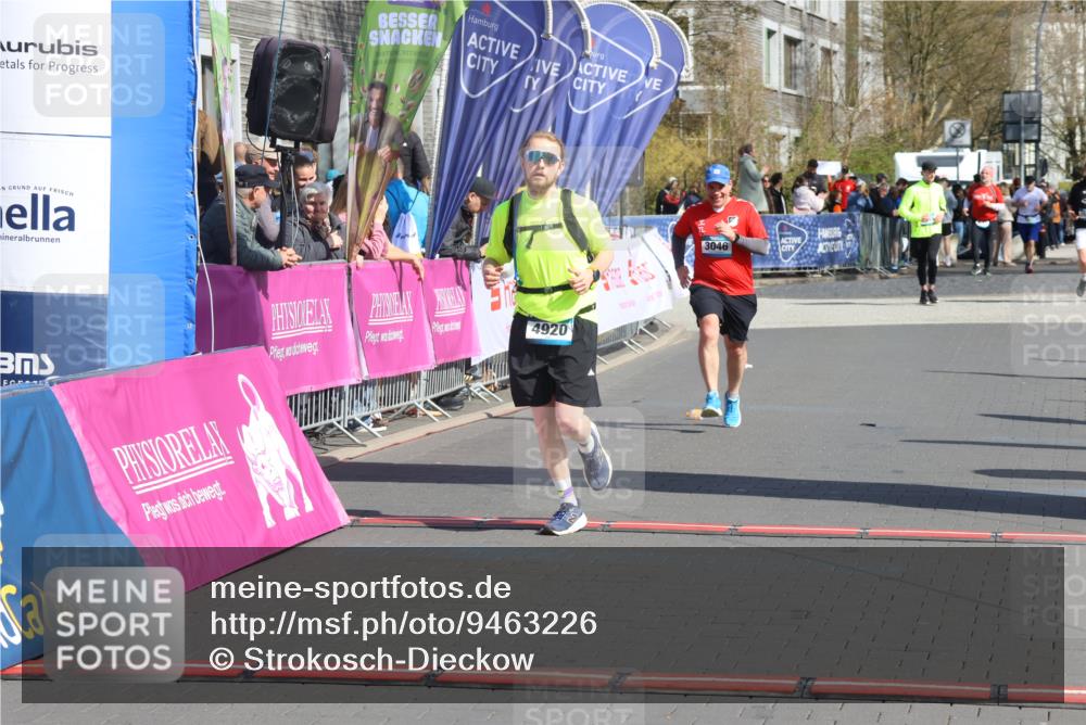 12.04.2026 - 45. Internationalen Wilhelmsburger Insellauf Strokosch-Dieckow http://msf.ph/oto/9463226 12.04.2026 11:12:19 Ziel 3751, 4920, 3046 meine-sportfotos.de