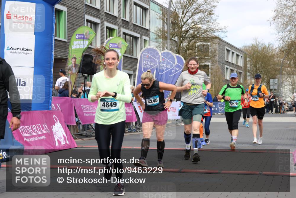 12.04.2026 - 45. Internationalen Wilhelmsburger Insellauf Strokosch-Dieckow http://msf.ph/oto/9463229 12.04.2026 13:16:53 Ziel 3245, 4849, 3195, 5275, 5269, 4820, 4926 meine-sportfotos.de