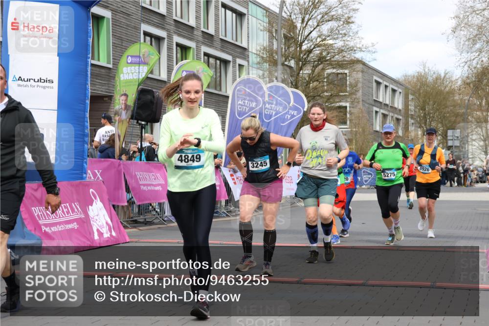 12.04.2026 - 45. Internationalen Wilhelmsburger Insellauf Strokosch-Dieckow http://msf.ph/oto/9463255 12.04.2026 13:16:53 Ziel 3245, 4849, 3195, 5275, 5269, 4820, 4926 meine-sportfotos.de