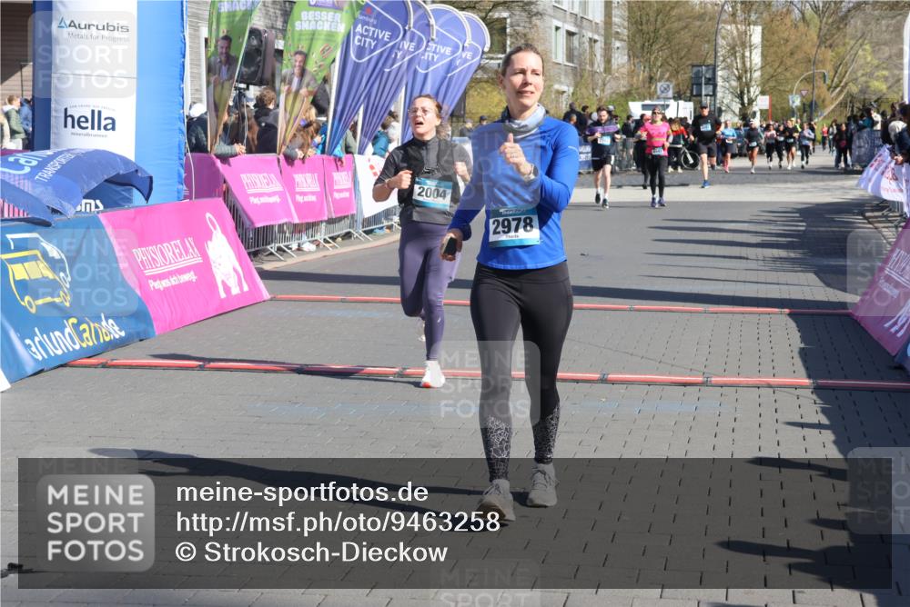 12.04.2026 - 45. Internationalen Wilhelmsburger Insellauf Strokosch-Dieckow http://msf.ph/oto/9463258 12.04.2026 10:53:28 Ziel 4457, 2978, 2004 meine-sportfotos.de