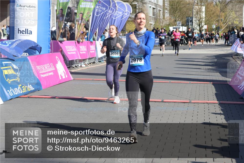 12.04.2026 - 45. Internationalen Wilhelmsburger Insellauf Strokosch-Dieckow http://msf.ph/oto/9463265 12.04.2026 10:53:28 Ziel 4457, 2978, 2004 meine-sportfotos.de