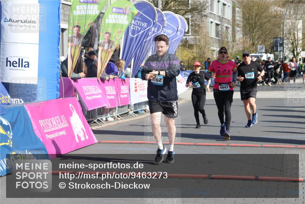 12.04.2026 - 45. Internationalen Wilhelmsburger Insellauf Strokosch-Dieckow http://msf.ph/oto/9463273 12.04.2026 10:53:35 Ziel 2162, 4943, 4801, 4802 meine-sportfotos.de