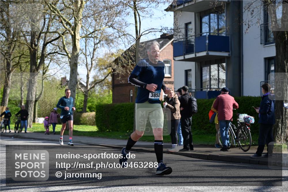 12.04.2026 - 45. Internationalen Wilhelmsburger Insellauf J. Mangold http://msf.ph/oto/9463288 12.04.2026 10:52:13 Ziel 5789, 3151, 3674, 3184, 3366, 3923, 3887, 3102, 3852, 2239, 2256, 2255, 5501, 5574, 4710, 4689, 4836, 3291, 5284, 3577, 2625, 4008, 4008, 3237, 5727, 2746, 2355 meine-sportfotos.de