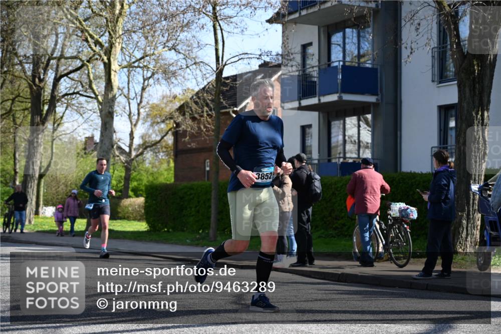 12.04.2026 - 45. Internationalen Wilhelmsburger Insellauf J. Mangold http://msf.ph/oto/9463289 12.04.2026 10:52:13 Ziel 5789, 3151, 3674, 3184, 3366, 3923, 3887, 3102, 3852, 2239, 2256, 2255, 5501, 5574, 4710, 4689, 4836, 3291, 5284, 3577, 2625, 4008, 4008, 3237, 5727, 2746, 2355 meine-sportfotos.de