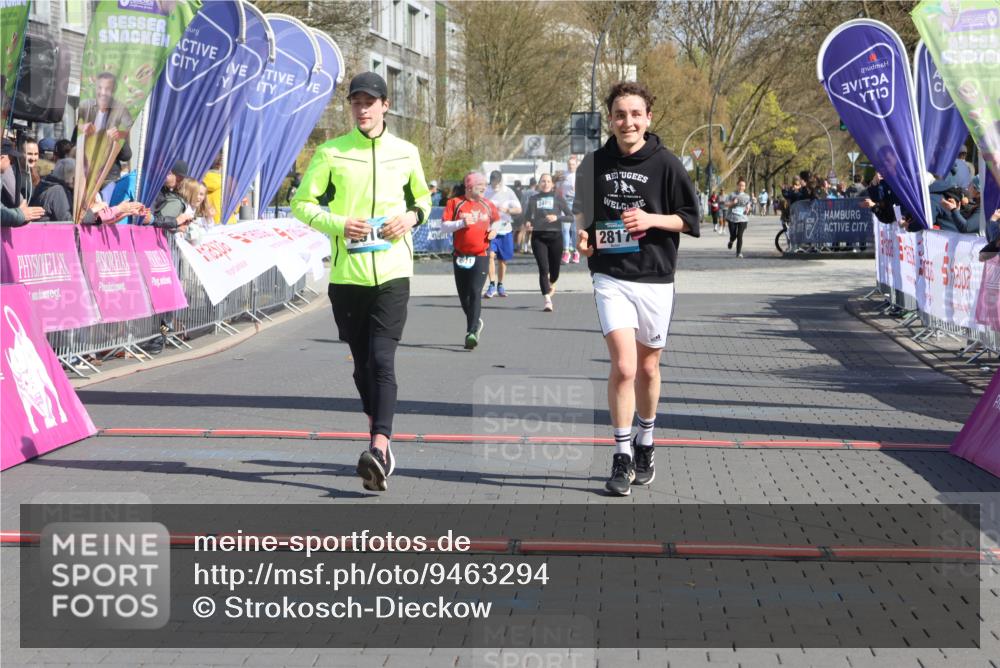 12.04.2026 - 45. Internationalen Wilhelmsburger Insellauf Strokosch-Dieckow http://msf.ph/oto/9463294 12.04.2026 11:12:29 Ziel 2817, 2916 meine-sportfotos.de
