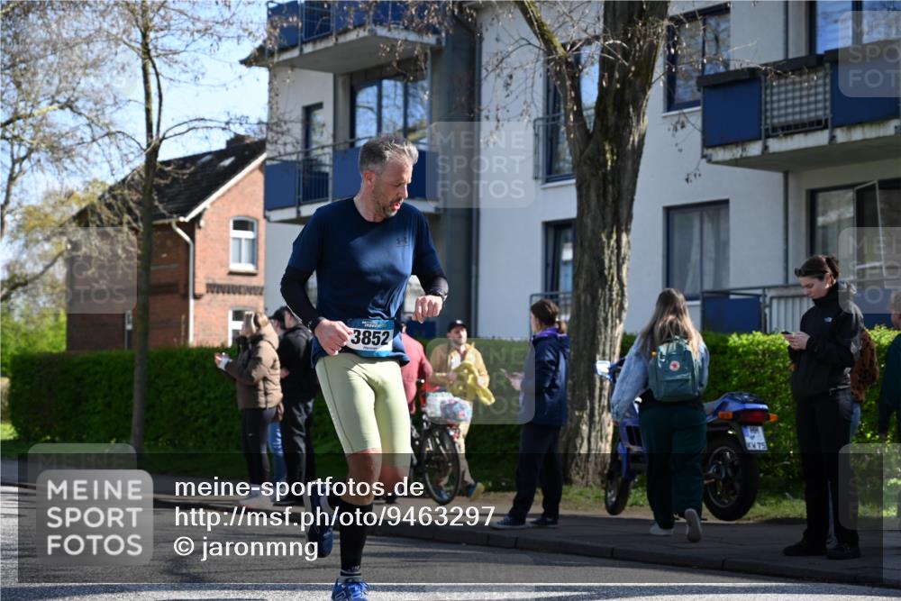 12.04.2026 - 45. Internationalen Wilhelmsburger Insellauf J. Mangold http://msf.ph/oto/9463297 12.04.2026 10:52:13 Ziel 5789, 3151, 3674, 3184, 3366, 3923, 3887, 3102, 3852, 2239, 2256, 2255, 5501, 5574, 4710, 4689, 4836, 3291, 5284, 3577, 2625, 4008, 4008, 3237, 5727, 2746, 2355 meine-sportfotos.de