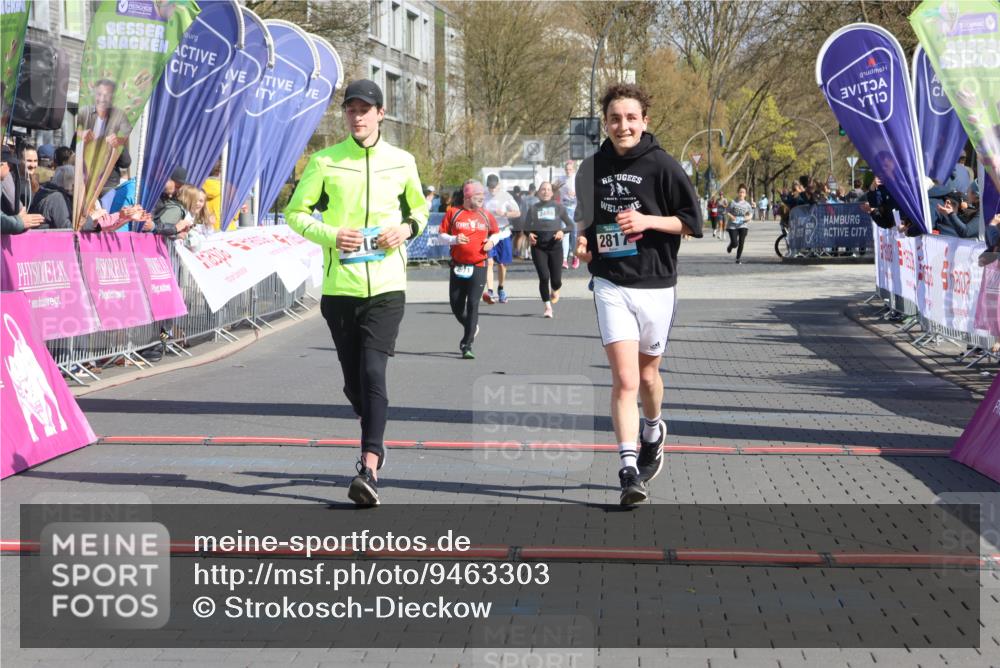 12.04.2026 - 45. Internationalen Wilhelmsburger Insellauf Strokosch-Dieckow http://msf.ph/oto/9463303 12.04.2026 11:12:29 Ziel 2817, 2916 meine-sportfotos.de